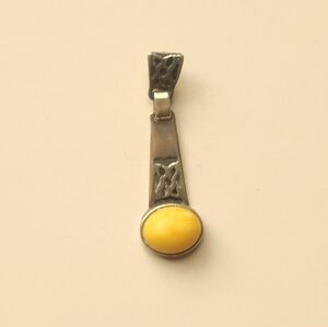 Vintage Natural EGG YOLK BUTTERSCOTCH BALTIC AMBER Sterling Silver Pendant